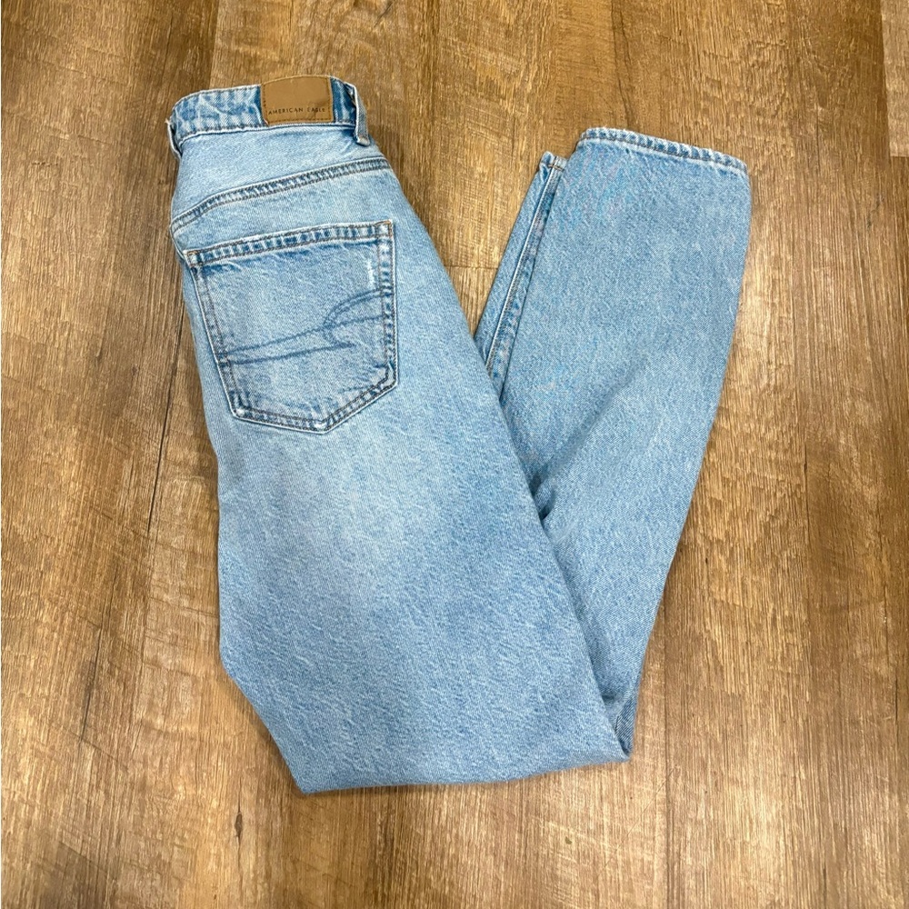 American Eagle light wash mom jeans